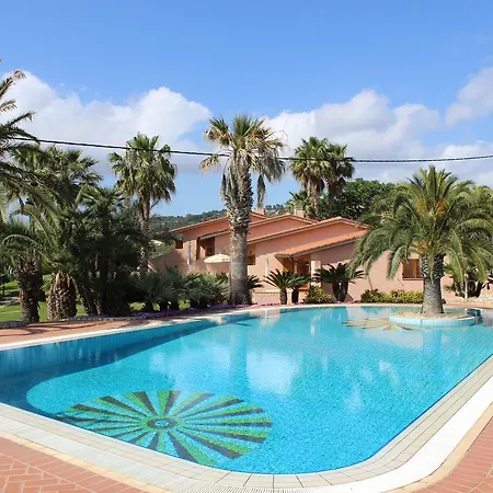 Cala Dei Peducelli Apartahotel 4*